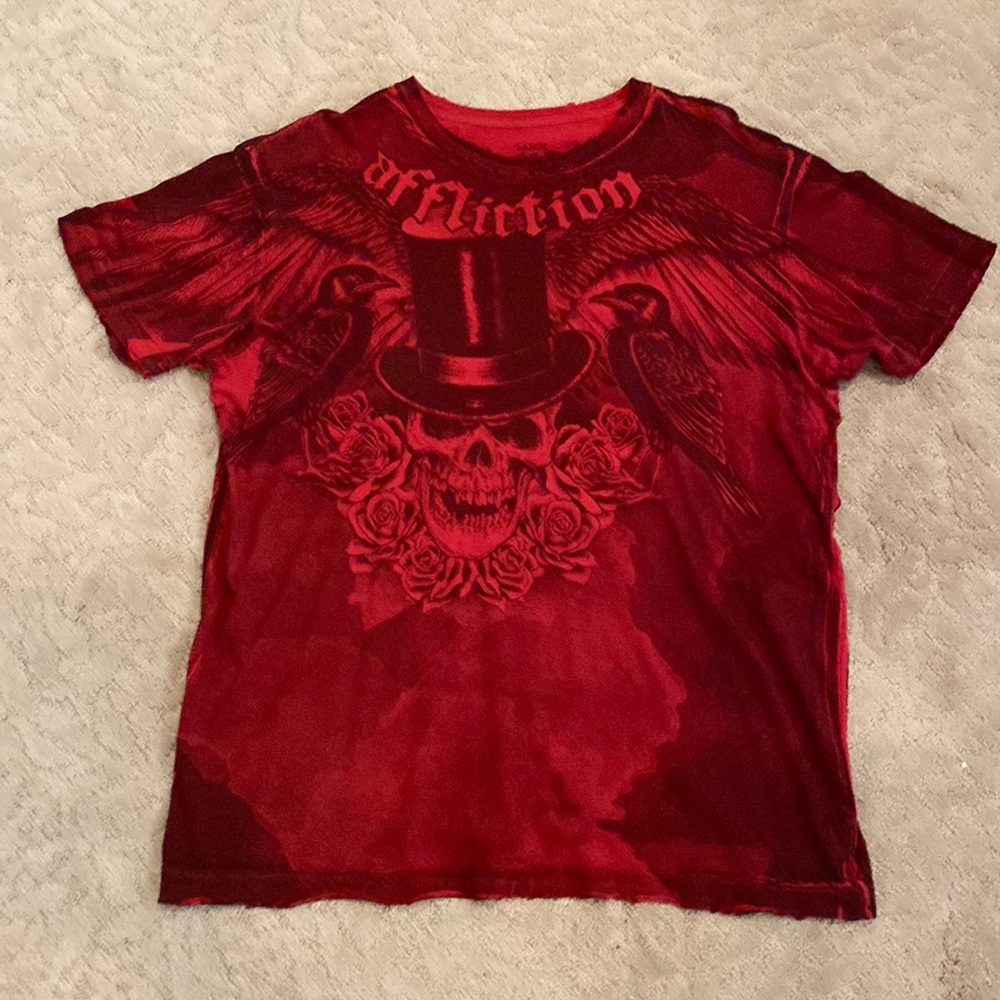 This RED Amazing AFFLICTION shirt size Large is the perfect summertime tee!🔥🔥